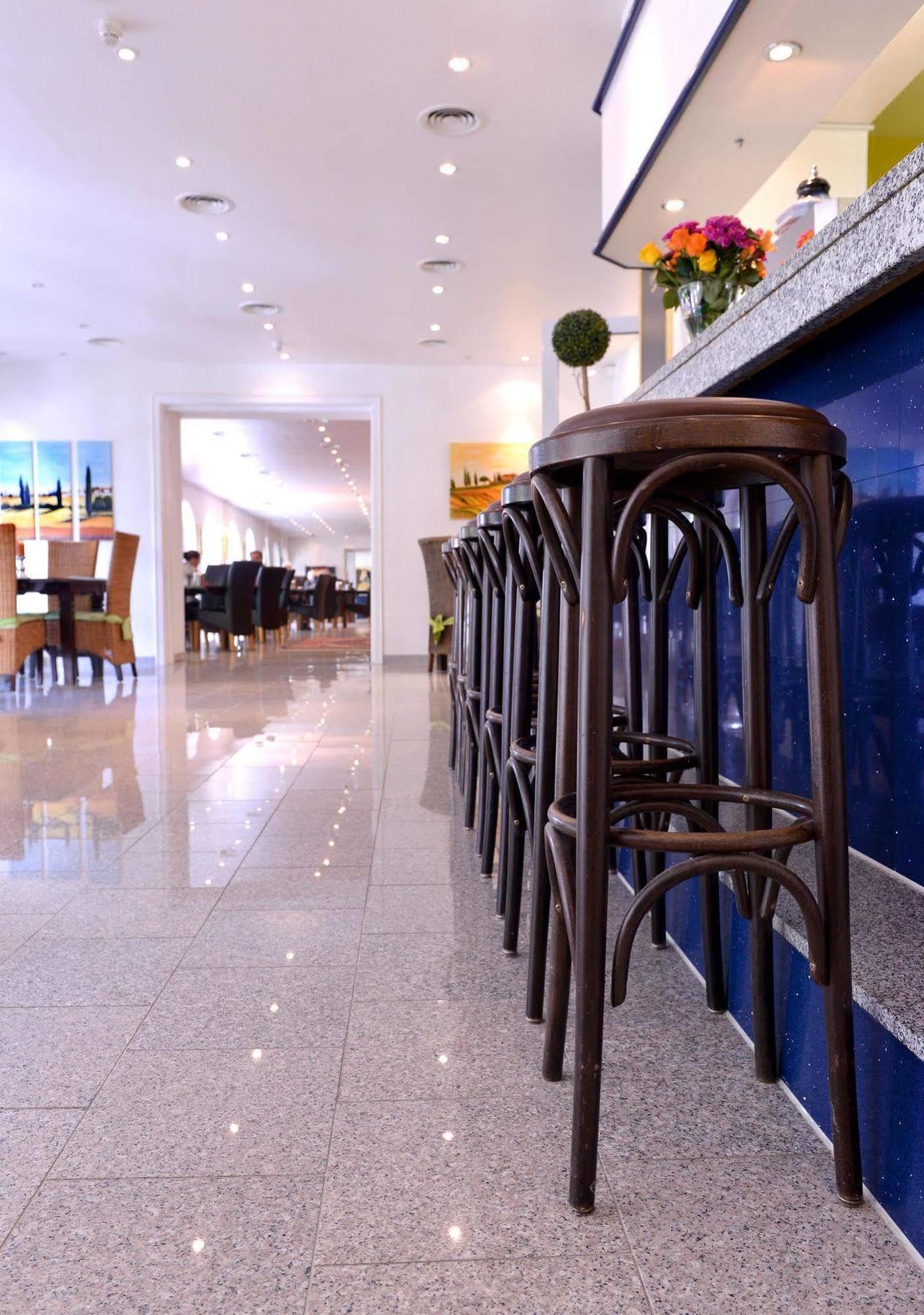 Alpha Hotel garni Dietzenbach Exteriör bild